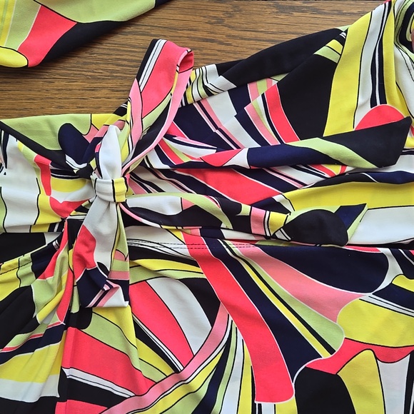 Anne Klein Wrap Top 3/4 Sleeve Geographic Colors V-neck Size Small - Picture 3 of 9